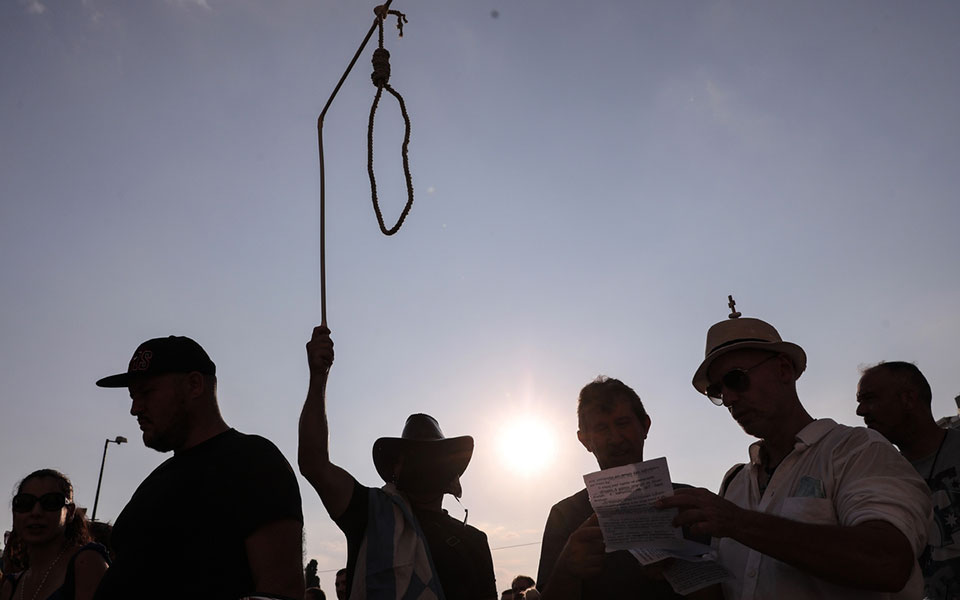 Πλατεία Συντάγματος: Επεισόδια στην συγκέντρωση των αντιεμβολιαστών-10