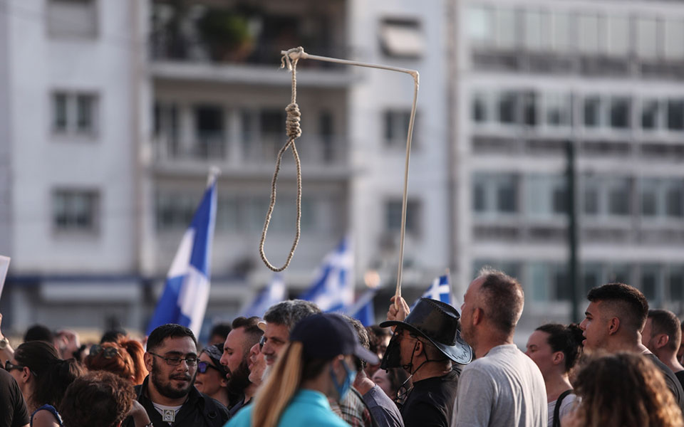 Πλατεία Συντάγματος: Επεισόδια στην συγκέντρωση των αντιεμβολιαστών-9