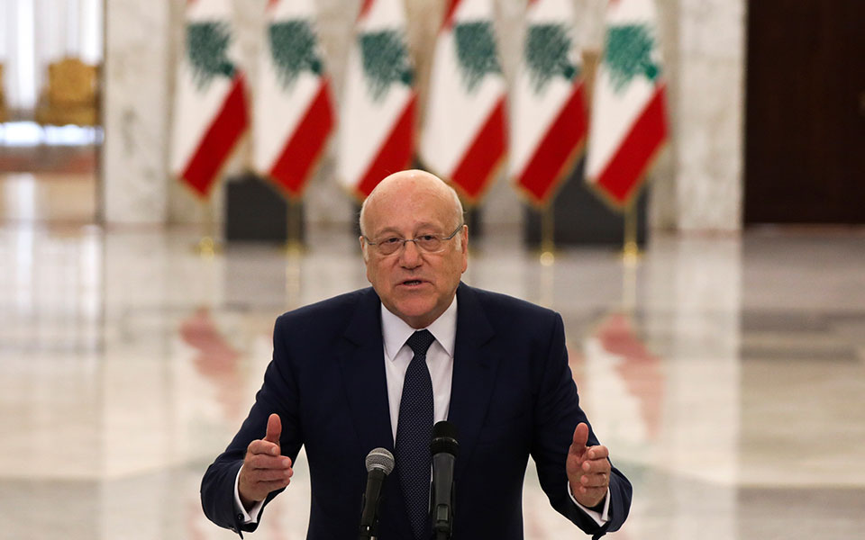 λίβανος-ο-σουνίτης-επιχειρηματίας-να-561446617