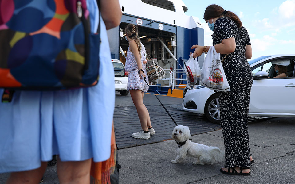μέτρα-covid-τι-αλλάζει-από-αύριο-τα-νέα-μέ-561422020