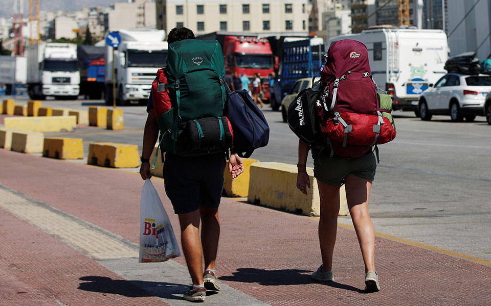 συναγερμός-στο-λιμάνι-της-ραφήνας-για-561425812