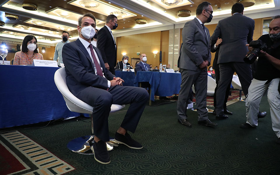 Μητσοτάκης: Έκκληση στους εκπαιδευτικούς να εμβολιαστούν-1