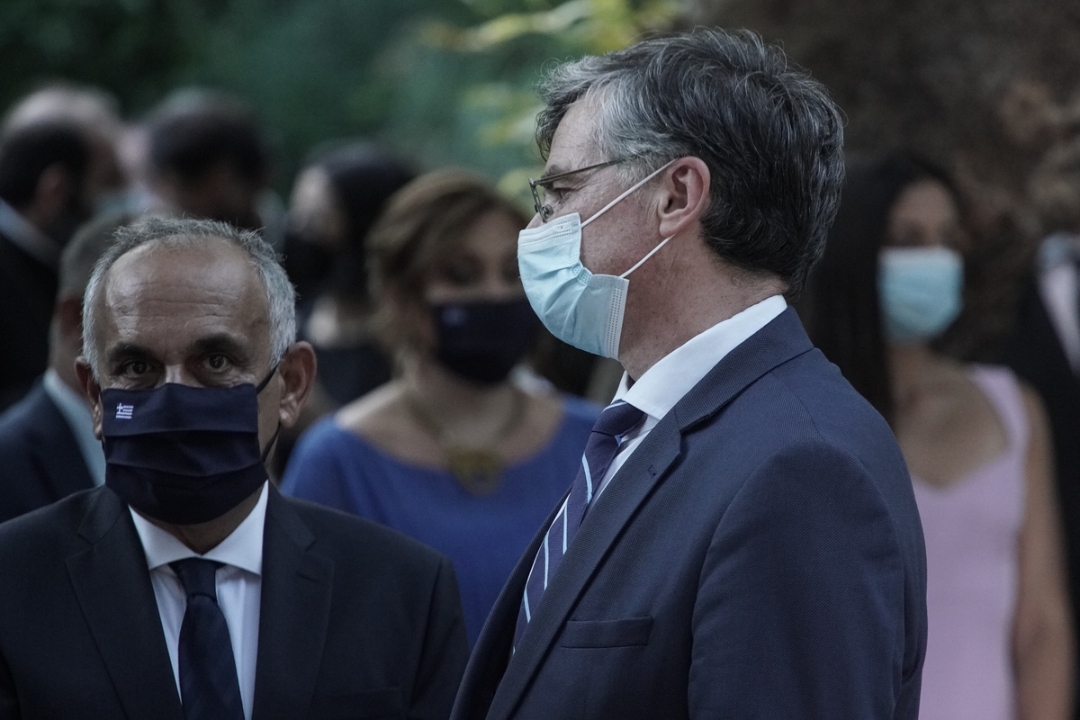 Ελληνοτουρκικά και πανδημία κυριάρχησαν στα «πηγαδάκια» της δεξίωσης-1