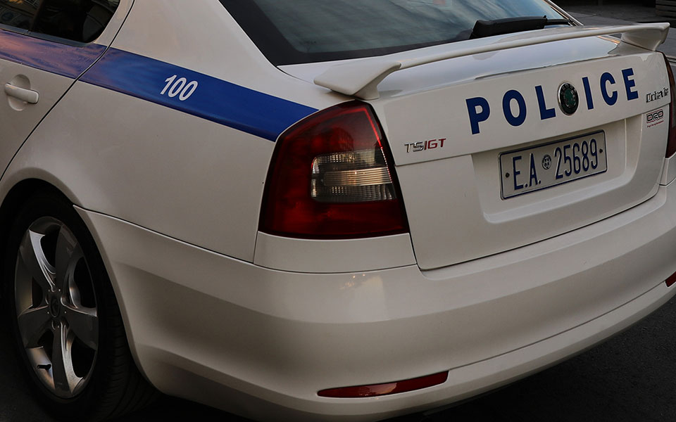 νεκρός-άνδρας-αγνώστων-στοιχείων-στο-561420775