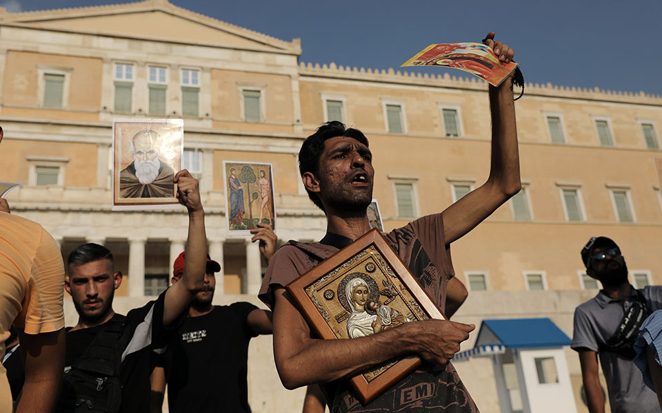 Πλατεία Συντάγματος: Επεισόδια στην συγκέντρωση των αντιεμβολιαστών-14