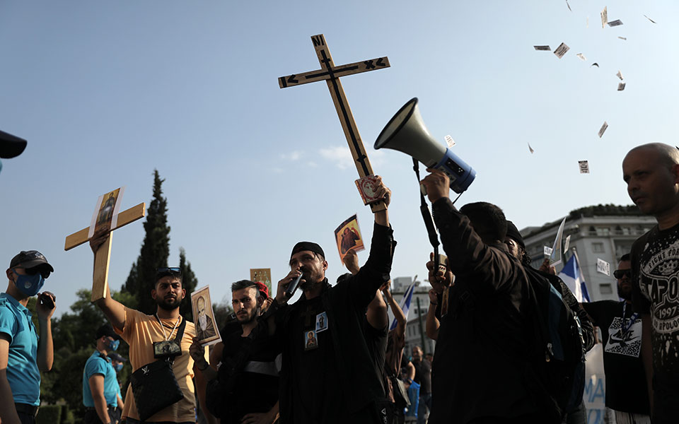 Πλατεία Συντάγματος: Επεισόδια στην συγκέντρωση των αντιεμβολιαστών-15