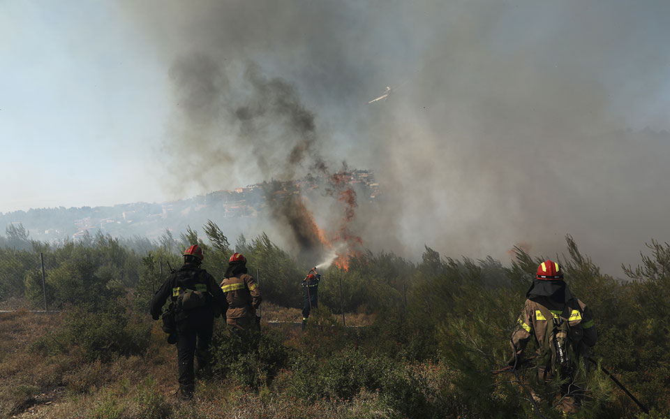 θεσσαλονίκη-υπό-μερικό-έλεγχο-η-φωτιά-561436348