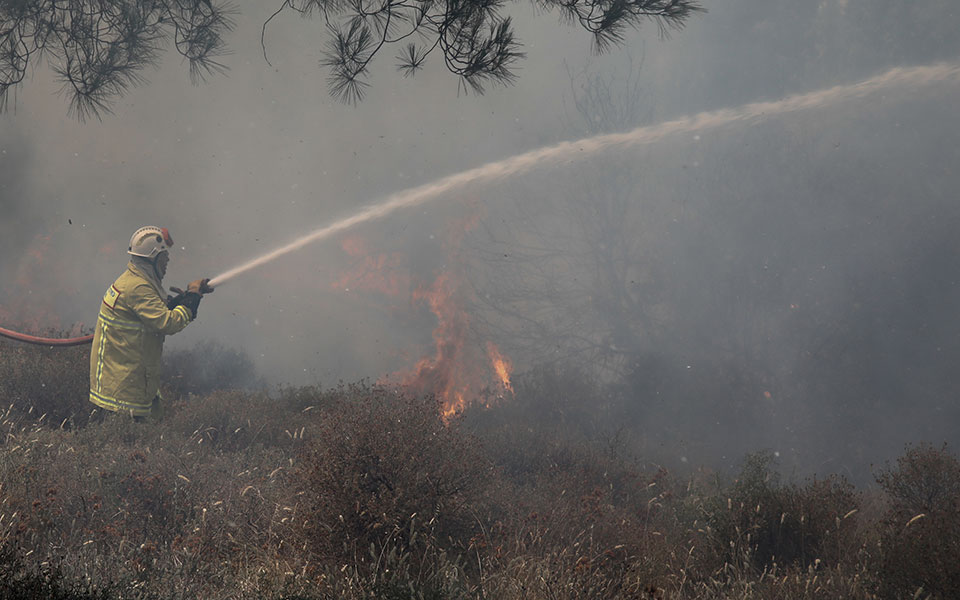 φωτιά-τώρα-στον-βύρωνα-αττικής-επιχ-561447232