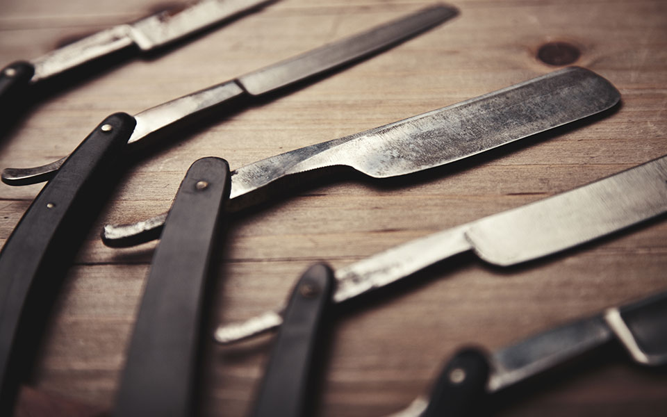 αυστρία-92χρονος-με-ψαλίδια-και-ξυράφια-561430996