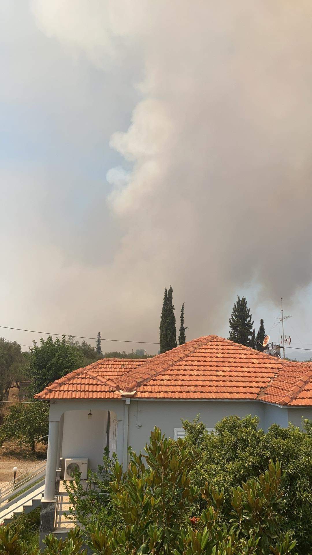 fotia-sti-ziria-acha-as2