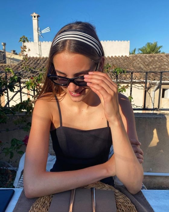 6 τρόποι να φορέσετε το φουλάρι στα μαλλιά αυτό το καλοκαίρι-5