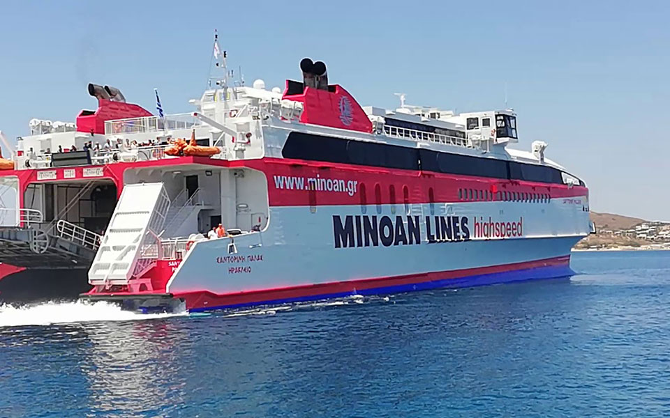 μηχανική-βλάβη-σε-επιβατηγό-ταχύπλοο-561419875