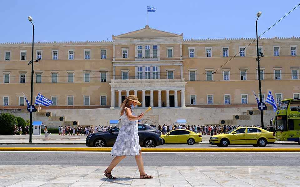 οδηγός-επιβίωσης-εν-μέσω-καύσωνα-και-π-561448279