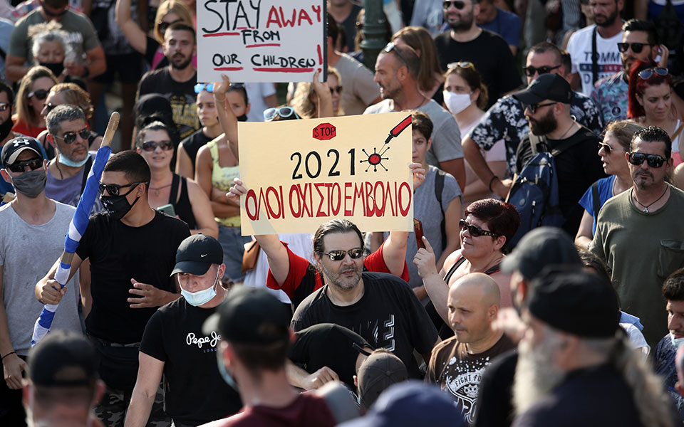 Πλατεία Συντάγματος: Επεισόδια στην συγκέντρωση των αντιεμβολιαστών-17