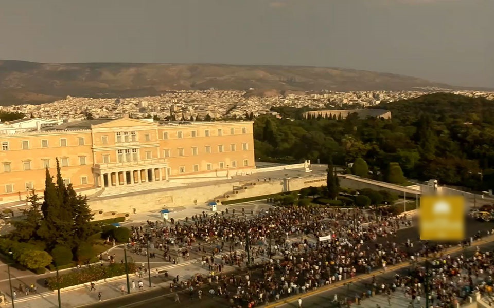 κλειστή-η-πλατεία-συντάγματος-διαδή-561441484