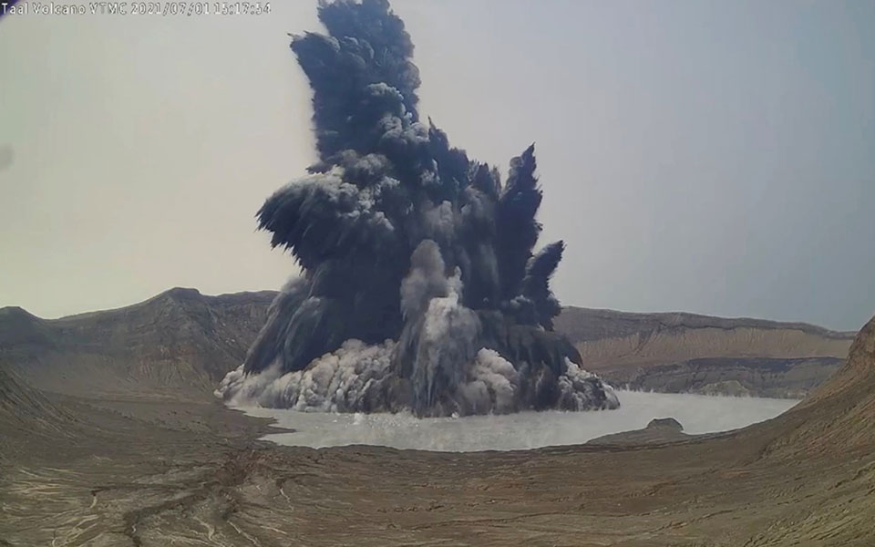 φιλιππίνες-το-ηφαίστειο-τάαλ-εκλύει-τ-561421270