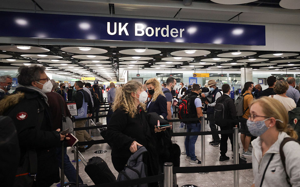 βρετανία-παραμένει-σε-ισχύ-η-10ήμερη-κα-561436531