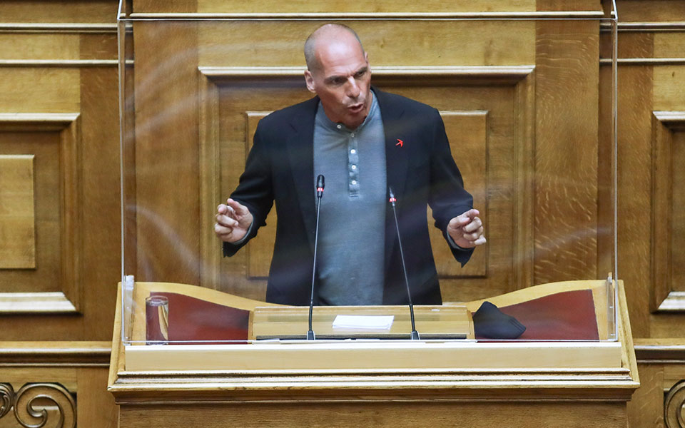 βαρουφάκης-ναι-στον-εμβολιασμό-όχι-στ-561442537