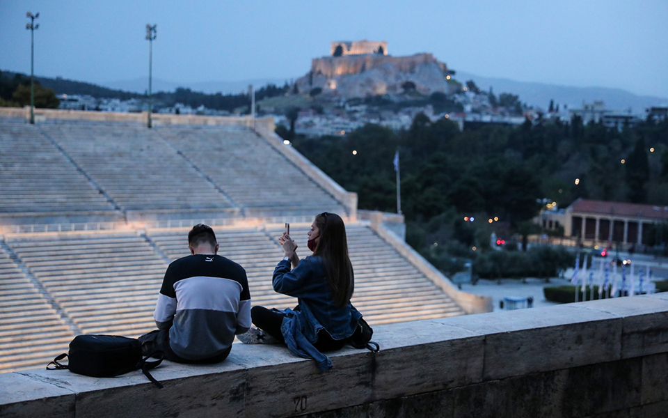 Εμβολιασμός: Το δεύτερο κύμα προνομίων και το στοίχημα των 60 ημερών-3
