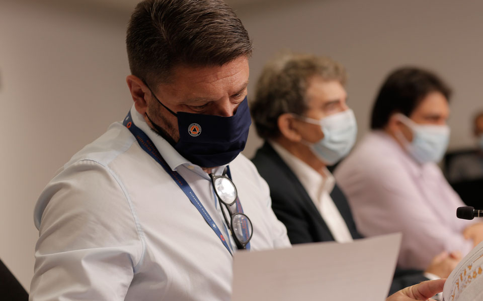 καύσωνας-έκτακτα-μέτρα-προστασίας-γι-561451378