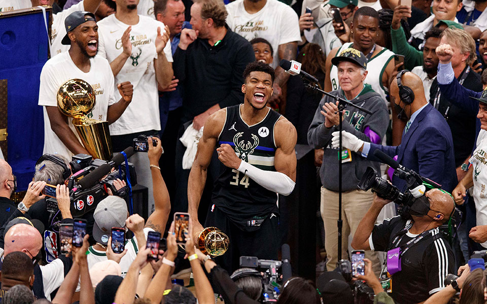 γιάννης-αντετοκούνμπο-παγκόσμια-υπό-561441628