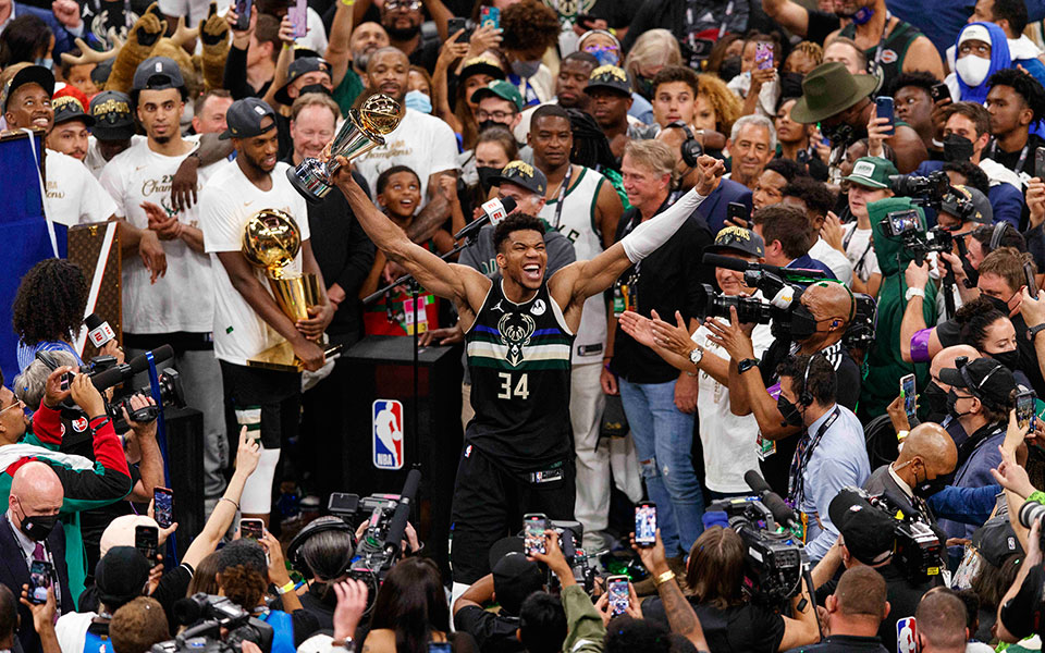 αντετοκούνμπο-από-τον-μάτζικ-τζόνσον-561441643