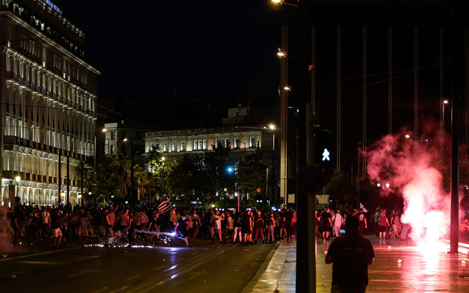 τέσσερις-συλλήψεις-για-τα-επεισόδια-τ-561445726