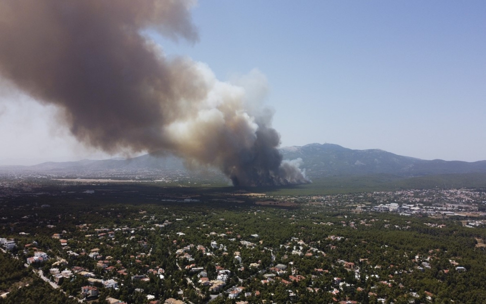 βαρυμπόμπη-εικόνες-από-drone-αποτυπώνουν-561457882
