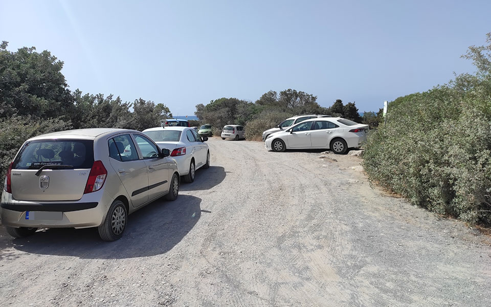 Η καθημερινή «εμποροπανήγυρη» απειλεί το Ελαφονήσι-1