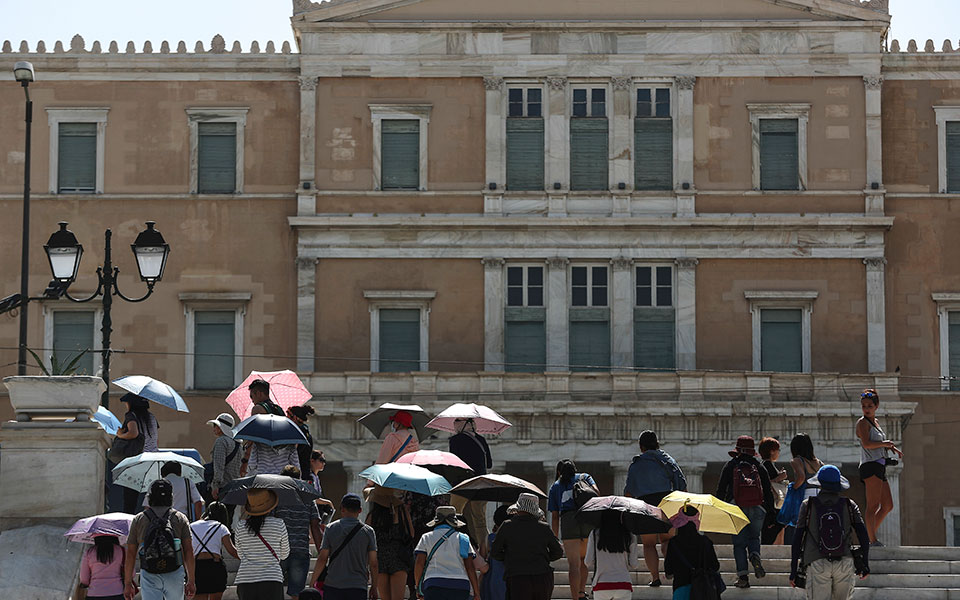 καύσωνας-στο-κόκκινο-ο-υδράργυρος-561455578