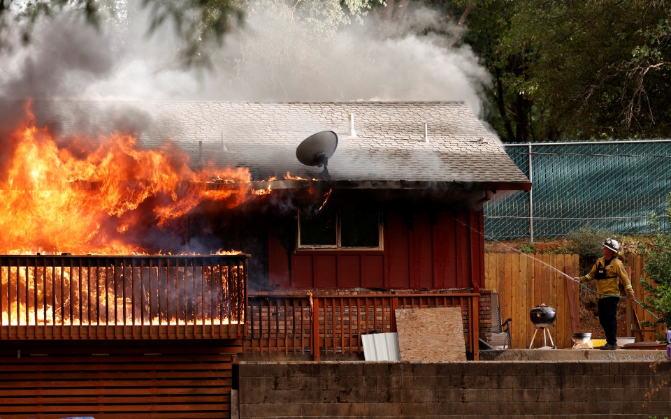 φωτιές-στην-καλιφόρνια-2-000-άνθρωποι-εκκ-561457747