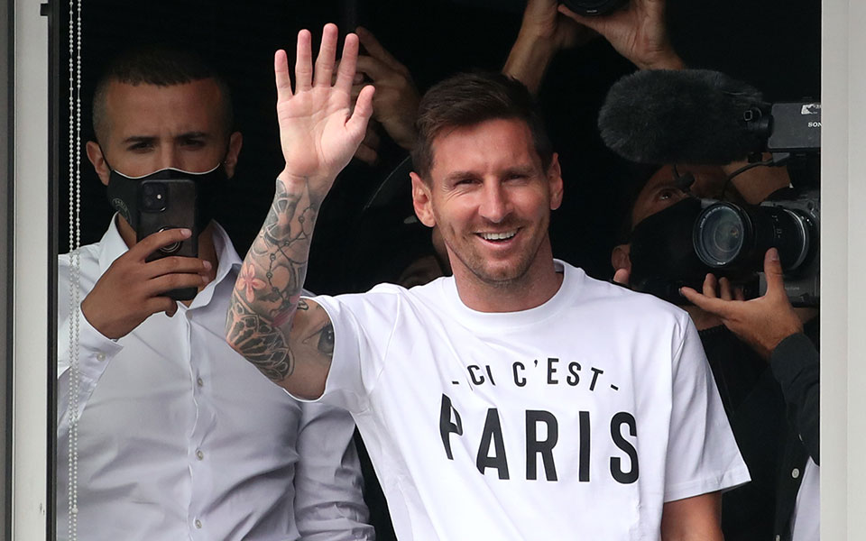 λιονέλ-μέσι-υποδοχή-μεσσία-συμβόλα-561463267