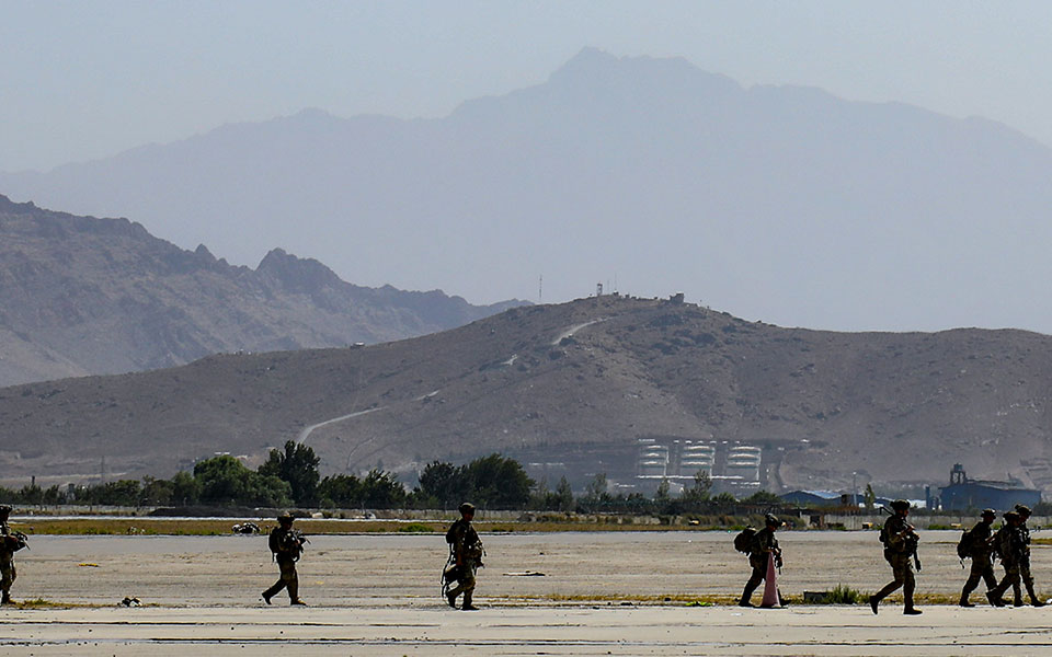 βρετανία-για-αεροδρόμιο-καμπούλ-εργ-561476296