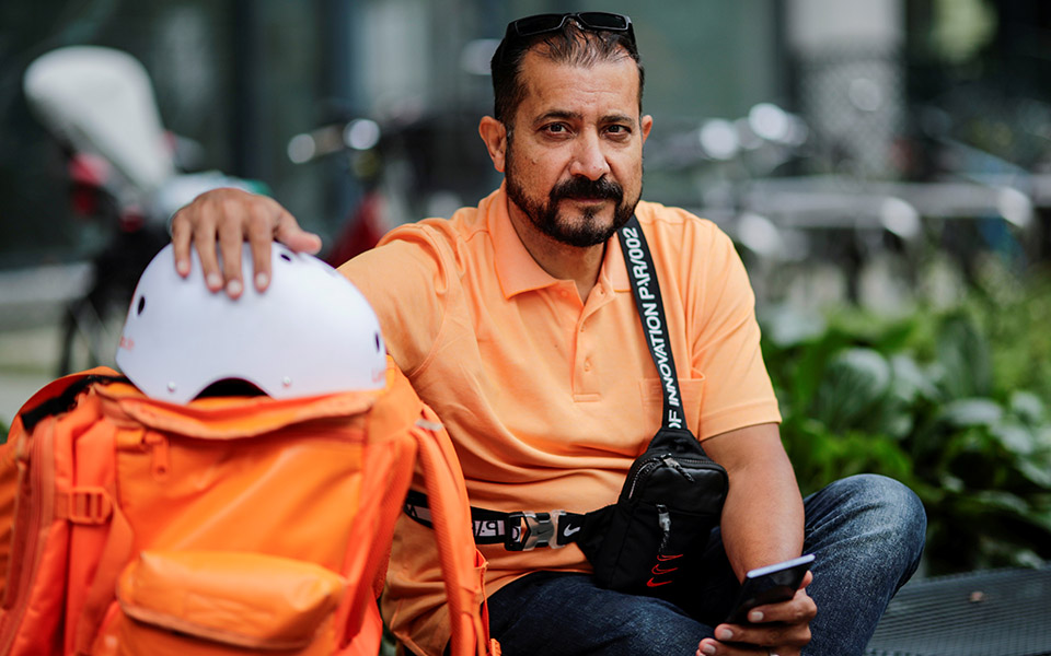 αφγανός-υπουργός-έγινε-κούριερ-στη-γε-561477283