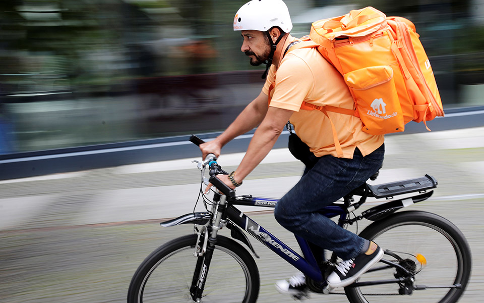 Αφγανός υπουργός έγινε κούριερ στη Γερμανία-1