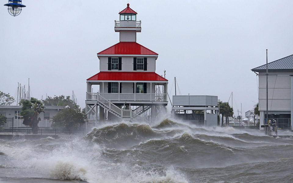 Ο τυφώνας Άιντα σαρώνει τις ΗΠΑ – Οι εικόνες της καταστροφής-2