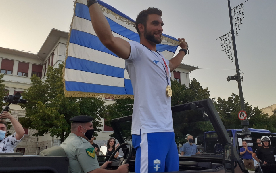 στέφανος-ντούσκος-θριαμβευτική-υποδ-561454885