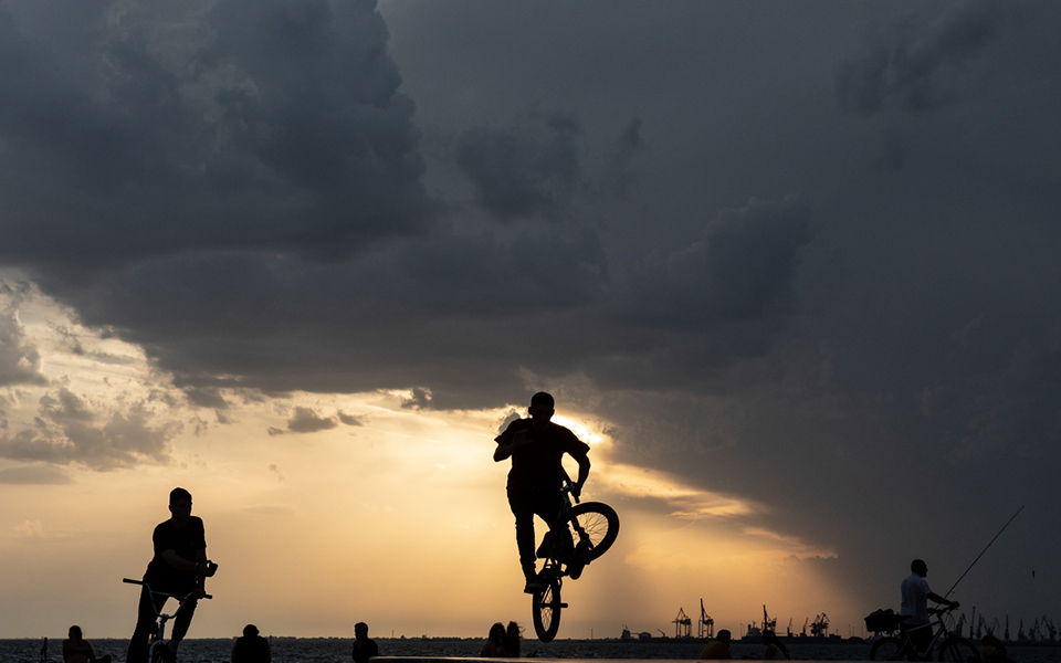 καιρός-μικρή-άνοδος-της-θερμοκρασίας-561474586