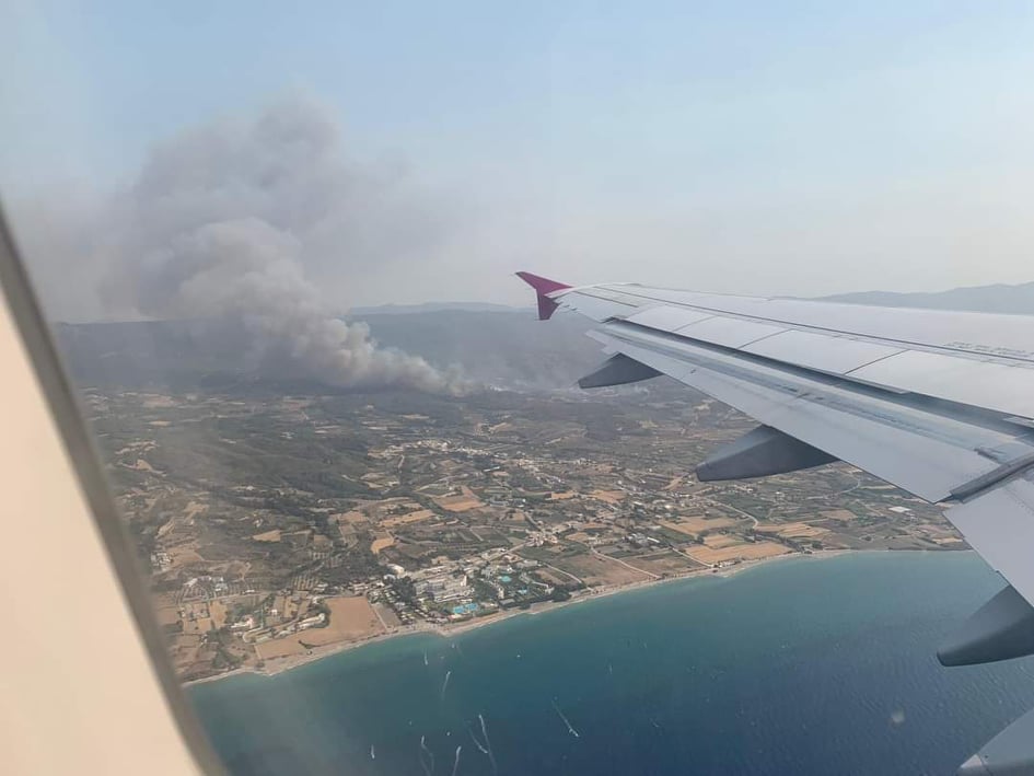 fotia-sti-rodo-minyma-apo-to-112-gia-ekkenosi-oikismoy0