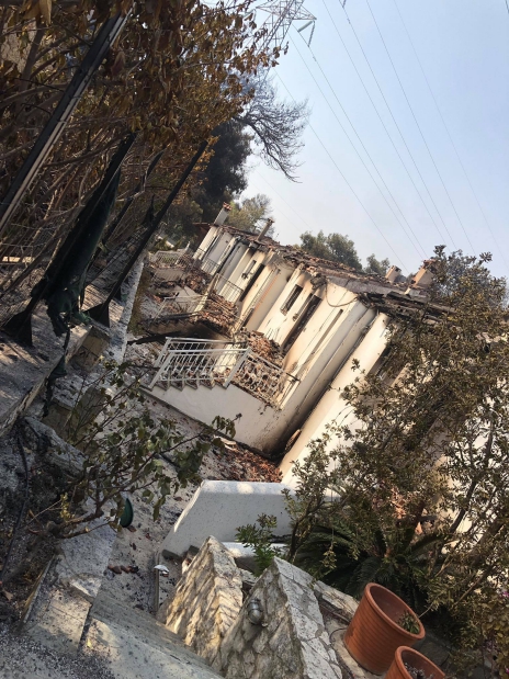 Φωτιά στη Βαρυμπόμπη: Το μέγεθος της καταστροφής σε εικόνες-15