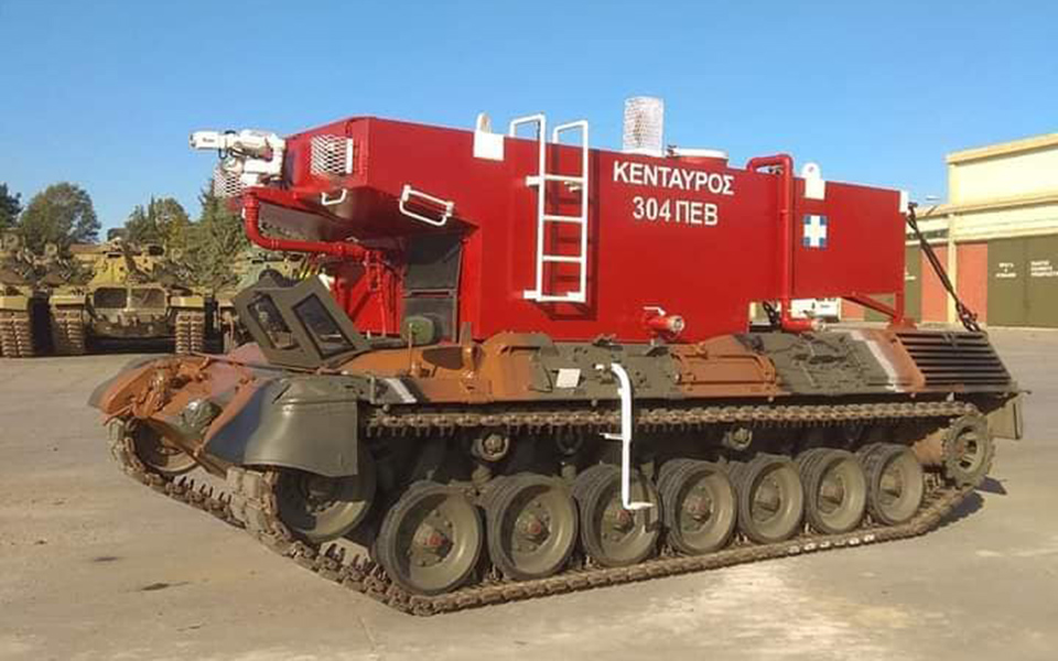 πυροσβεστικά-τανκς-στη-μάχη-με-τις-φλό-561459589