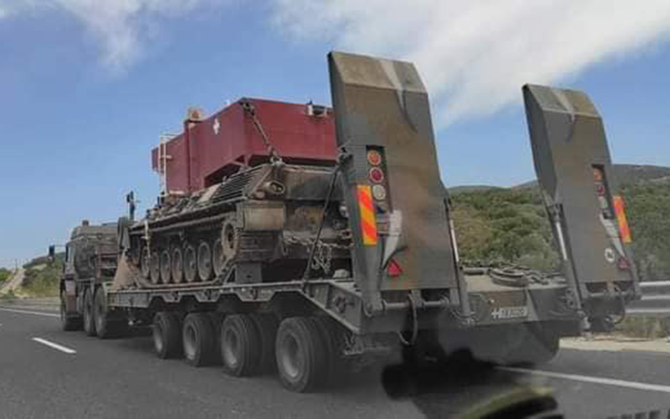 Πυροσβεστικά τανκς: Στη μάχη με τις φλόγες οι «Κένταυροι» – Ο διευθυντής των τεχνικών στο kathimerini.gr-1