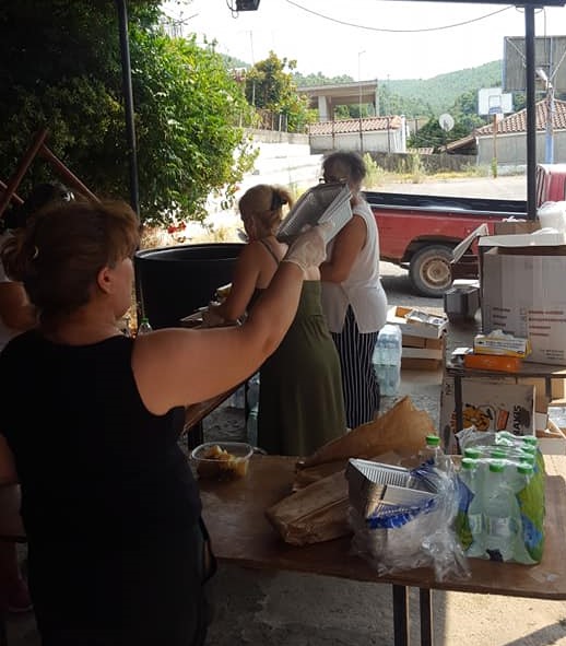 Μαθήματα αλληλεγγύης στην Εύβοια – Εκατοντάδες μερίδες φαγητού στην πρώτη γραμμή-1