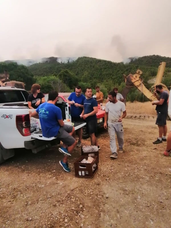 Μαθήματα αλληλεγγύης στην Εύβοια – Εκατοντάδες μερίδες φαγητού στην πρώτη γραμμή-5