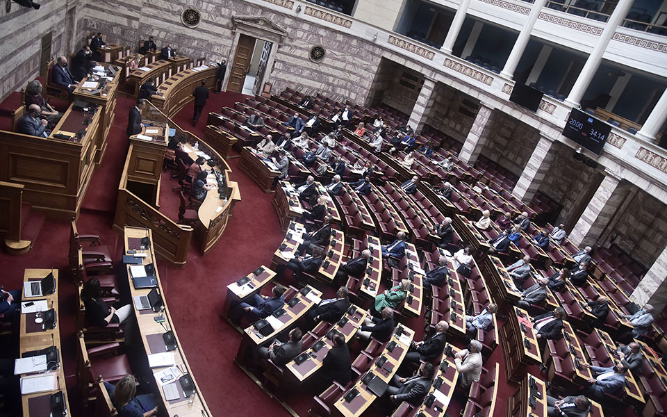 ενημερώνει-τη-βουλή-για-τις-πυρκαγιές-561465076