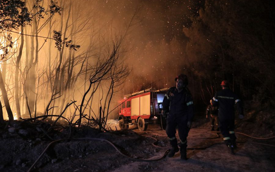 fotia-stin-acha-a-veltiomeni-i-eikona-sto-pyrino-metopo-o-protos-apologismos6