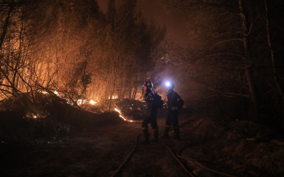Φωτιά στην Αχαΐα: Συνεχίζεται η μάχη με τις φλόγες – 16 διακομιδές στο νοσοκομείο-2