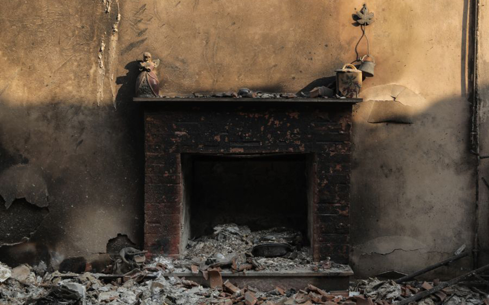 fotia-stin-acha-a-veltiomeni-i-eikona-sto-pyrino-metopo-o-protos-apologismos4