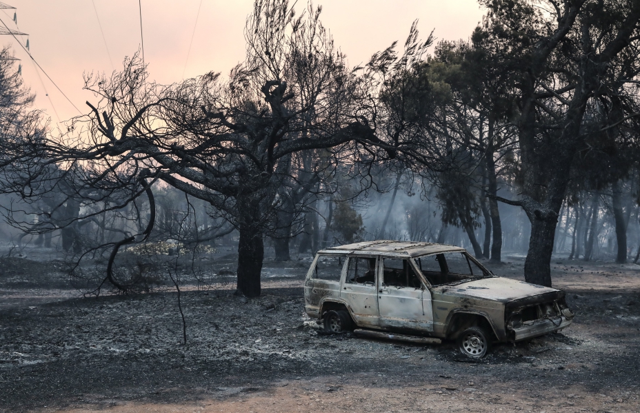 Φωτιά στη Βαρυμπόμπη: Το μέγεθος της καταστροφής σε εικόνες-6