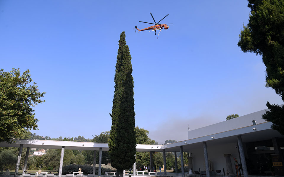 φωτιά-στην-αρχαία-ολυμπία-δεκαεννέα-σ-561458398